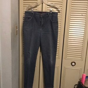 Gloria Vanderbilt jeans size 10